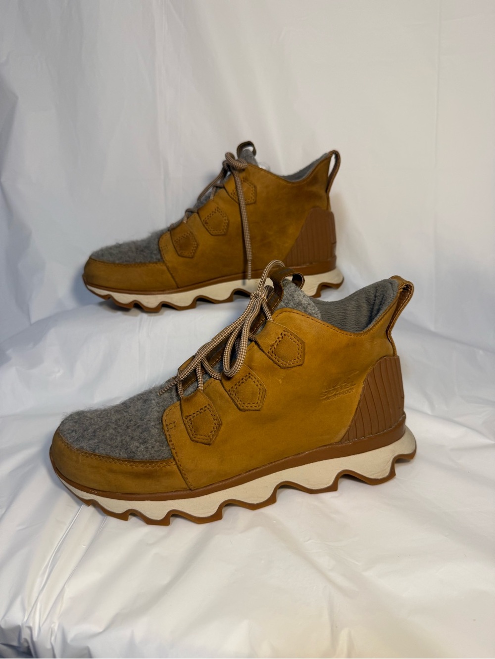 Sorel Kinetic Caribou Waterproof Boot Camel Brown Women’s Size US 9 EU 40